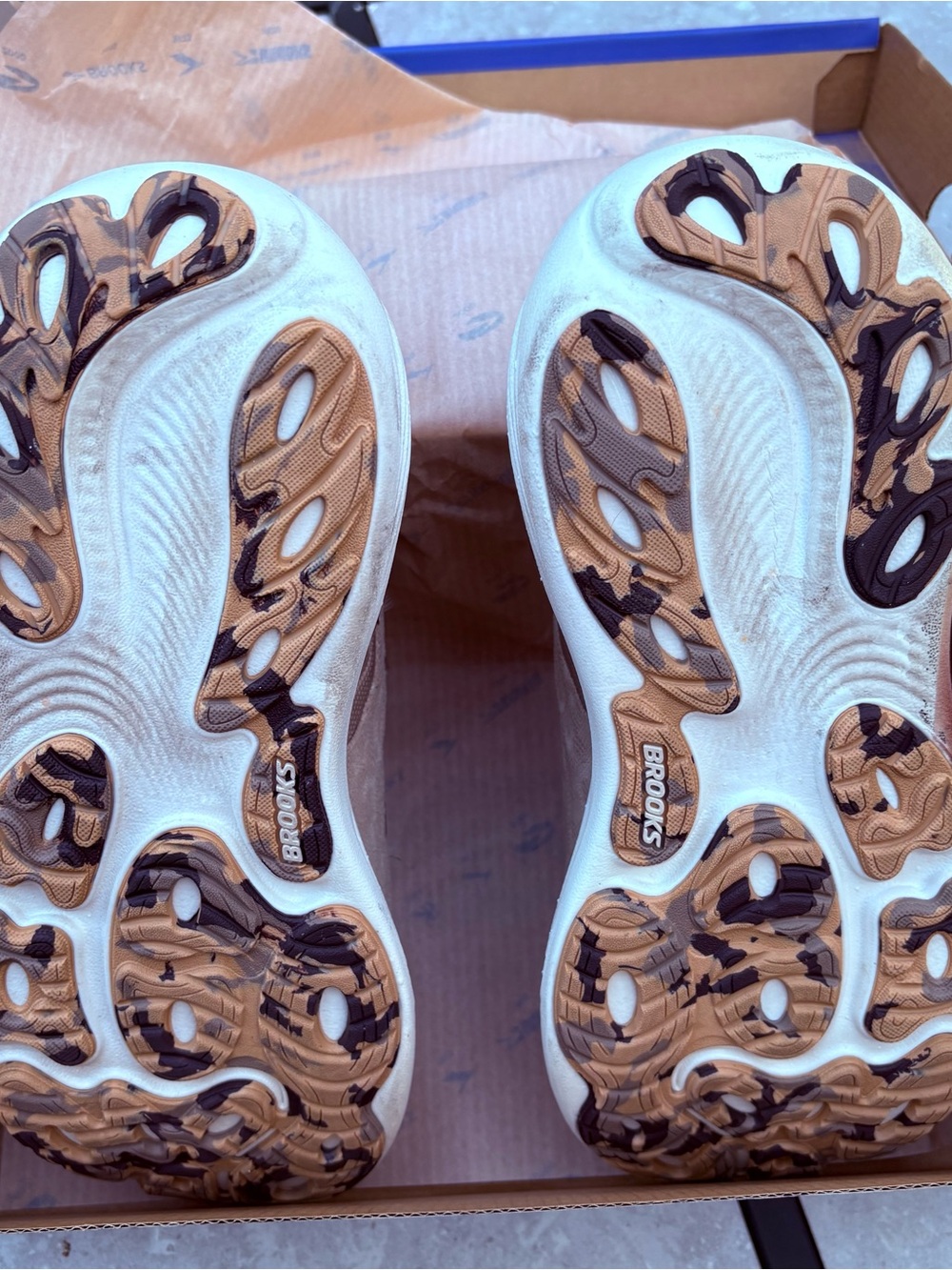 RARE!! This color is sold out!!
Limited edition color!!
Brooks Adrenaline GTS 25 - Picture 4 of 8